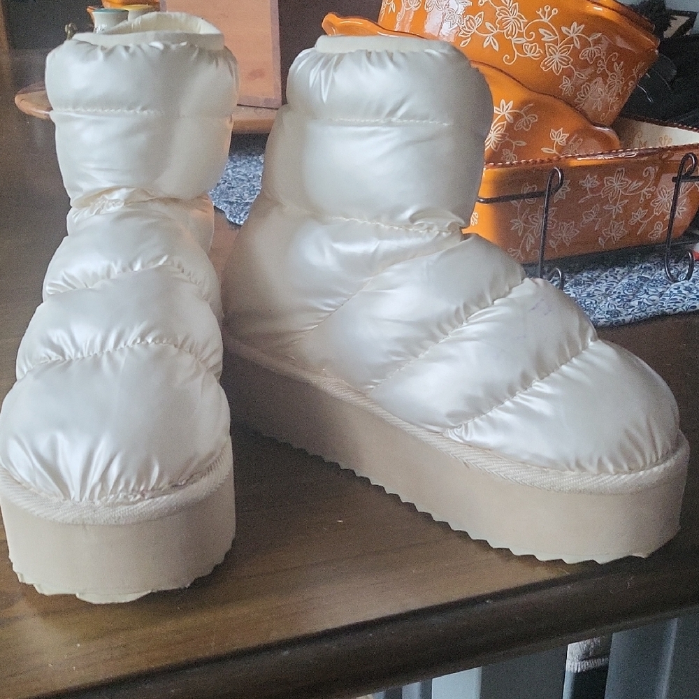 Elegant Cream Puffer Platform Boots